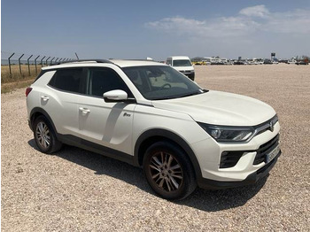 Autó Ssangyong Korando: 4 kép.