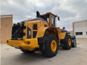 Gumikerekes homlokrakodó Volvo L150H: 3 kép.
