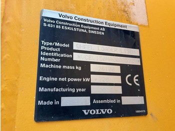 Gumikerekes homlokrakodó Volvo L150H: 5 kép.