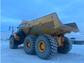 Csuklós dömper Volvo A60H: 2 kép. Csuklós dömper Volvo A60H: 2 kép.