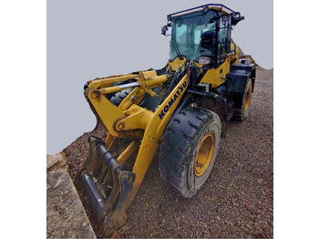 Gumikerekes homlokrakodó KOMATSU WA200