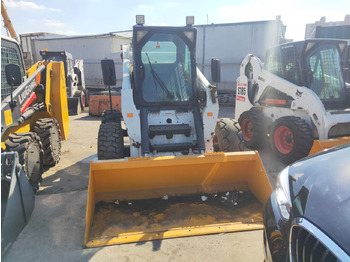 Mini homlokrakodó BOBCAT S300