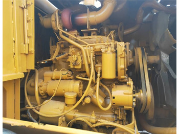 Gumikerekes homlokrakodó Caterpillar 936E: 3 kép.