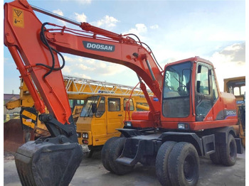 Gumikerekes kotró DOOSAN DH150W-7
