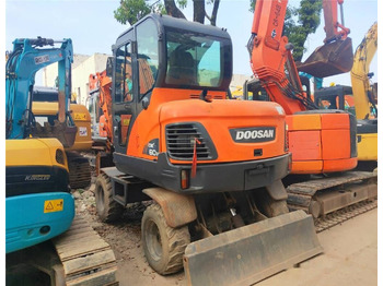Gumikerekes kotró DOOSAN DX60W