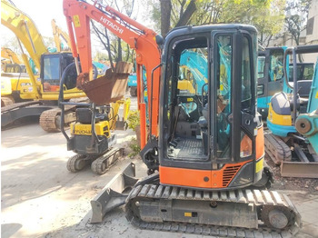 Minikotró Hitachi ZX 30: 2 kép.