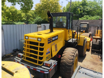 Gumikerekes homlokrakodó KOMATSU