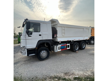 Billenőplatós teherautó SINOTRUK HOWO