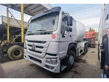 Betonmixer Sinotruk HOWO 371 Concrete mixer truck: 2 kép.