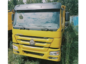 Billenőplatós teherautó SINOTRUK HOWO