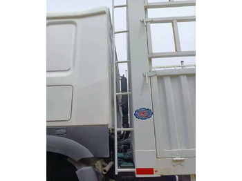 Platós teherautó Sinotruk HOWO 6*4: 3 kép.
