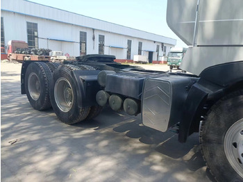 Minidömper Sinotruk HOWO A7 tractor: 5 kép.