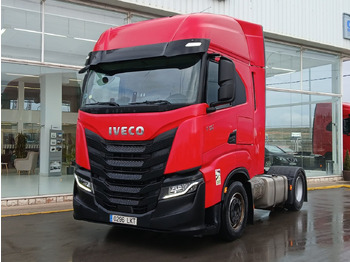 Nyergesvontató IVECO