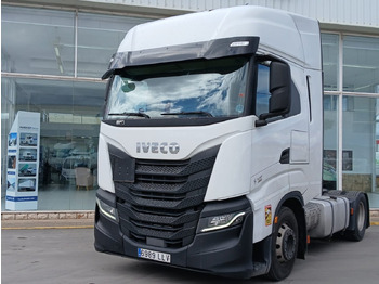 Nyergesvontató IVECO
