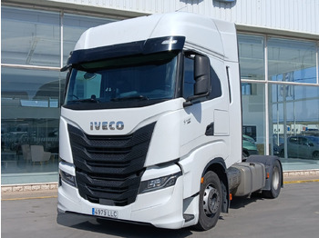 Nyergesvontató IVECO
