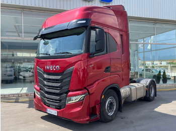 Nyergesvontató IVECO