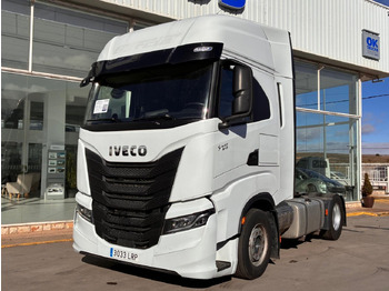Nyergesvontató IVECO