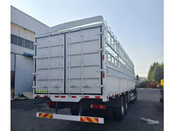 Billenőplatós teherautó SINOTRUK HOWO 8*4 WITH FENCE: 4 kép.