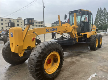 Gréder XCMG GR180: 4 kép. Gréder XCMG GR180: 4 kép.