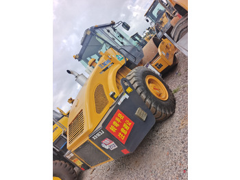 Úthenger XCMG XS183J: 3 kép.