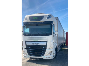 Ponyvás teherautó DAF XF 460