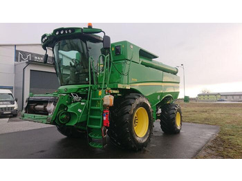 Kombájn JOHN DEERE S670