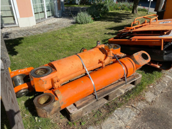 Hidraulikus henger - Építőipari gépek Doosan DL 500: 3 kép. Hidraulikus henger - Építőipari gépek Doosan DL 500: 3 kép.