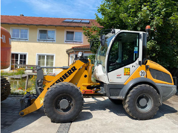 Gumikerekes homlokrakodó LIEBHERR L 506
