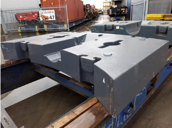 Ellensúly - Autódaru Terex Terex explorer 5600 counterweight 9,7 ton: 3 kép. Ellensúly - Autódaru Terex Terex explorer 5600 counterweight 9,7 ton: 3 kép.