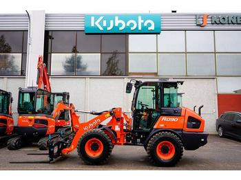 Gumikerekes homlokrakodó KUBOTA R090