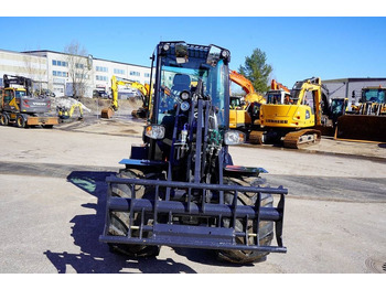 Derékcsuklós rakodó Kubota RT270-2 DELUXE MALLI: 4 kép.