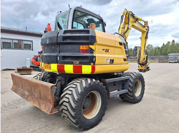 Gumikerekes kotró New Holland MYYTY! SOLD! MH2.6 ENGCON PIHDEILLÄ: 4 kép.