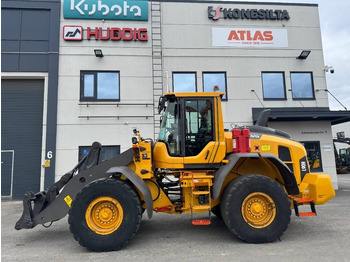 Gumikerekes homlokrakodó VOLVO L90H