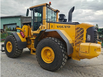 Gumikerekes homlokrakodó VOLVO L120F