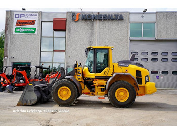 Gumikerekes homlokrakodó VOLVO L70H