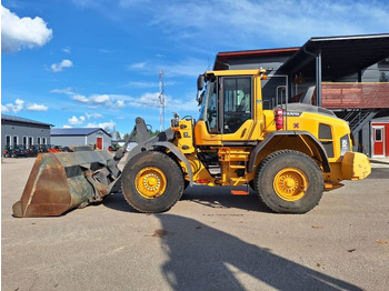 Gumikerekes homlokrakodó VOLVO L90H