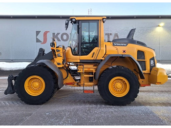 Gumikerekes homlokrakodó VOLVO L70H