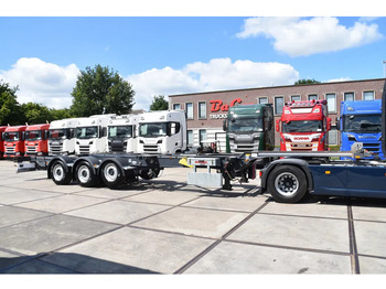 Félpótkocsi cserefelépítményes RENDERS