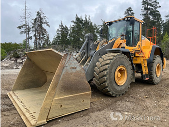 Gumikerekes homlokrakodó VOLVO L180H