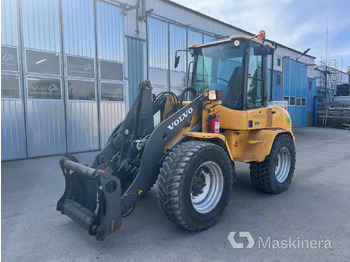 Gumikerekes homlokrakodó VOLVO L35