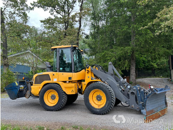 Gumikerekes homlokrakodó Hjullastare Volvo L35G med tillbehör: 4 kép.
