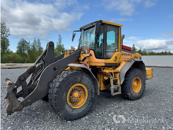 Gumikerekes homlokrakodó VOLVO L90F