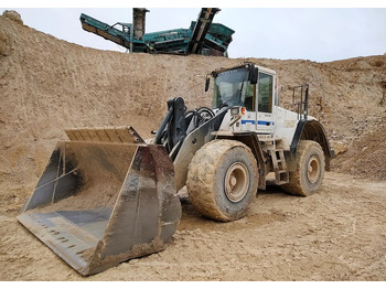 Gumikerekes homlokrakodó VOLVO L180E