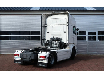 Nyergesvontató Scania R520 V8 RETARDER/ DIFF LOCK/ PARK AIRCO/ 2X TANK: 4 kép. Nyergesvontató Scania R520 V8 RETARDER/ DIFF LOCK/ PARK AIRCO/ 2X TANK: 4 kép.