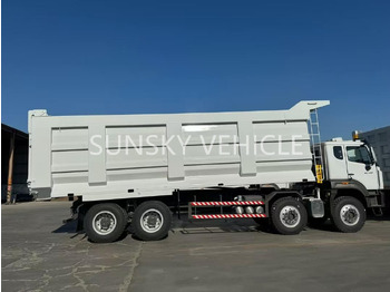 Billenőplatós teherautó