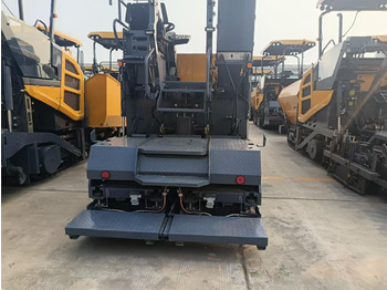 Útburkológép XCMG Official Road Machinery Used Asphalt Paver RP453L 3.4m  Small Asphalt Paver Price: 3 kép.