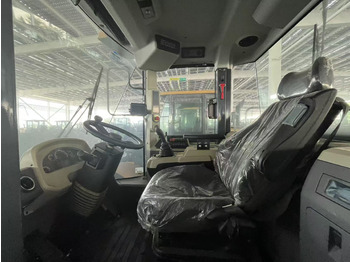 Gumikerekes homlokrakodó XCMG official XC948 4.5ton wheel loader hydraulic with diesel engine in stock: 2 kép. Gumikerekes homlokrakodó XCMG official XC948 4.5ton wheel loader hydraulic with diesel engine in stock: 2 kép.