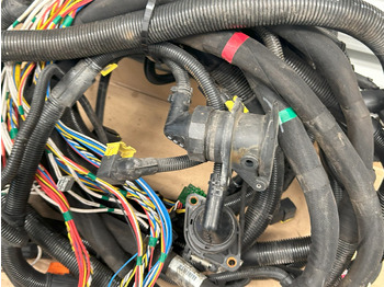 Kábel/ Kábelkorbácso DAF XF 106 CHASSIS MAIN ELECTRICAL HARNESS: 3 kép. Kábel/ Kábelkorbácso DAF XF 106 CHASSIS MAIN ELECTRICAL HARNESS: 3 kép.