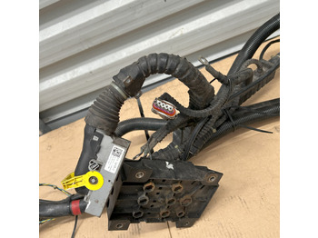 Kábel/ Kábelkorbácso DAF XF 106 J3B ENGINE WIRING HARNESS: 3 kép. Kábel/ Kábelkorbácso DAF XF 106 J3B ENGINE WIRING HARNESS: 3 kép.