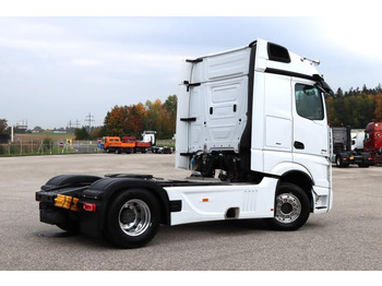 Nyergesvontató Mercedes-Benz Actros 1853 LS: 3 kép.